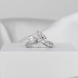 Bague Toi et Moi avec diamant de laboratoire taille poire de 1,80 ct, bague de fiançailles à deux pierres en or blanc 14 carats, bijoux de mariée minimalistes - Product Image 6