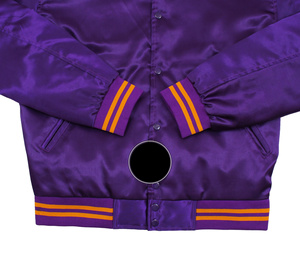 Chaqueta Varsity de Satén Morada para Hombre con Ribete Naranja, Cuello Alto, Corte Regular, Estilo Casual para Otoño - Product Image 4