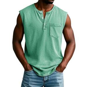 Camisetas sin mangas retro con cuello en V y botones para hombre, personalizadas OEM, con efecto desgastado, sin mangas, para gimnasio y entrenamiento, con bolsillos en el pecho - Product Image 1