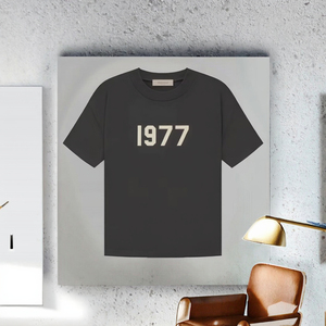 เสื้อยืดแขนสั้นพิมพ์ลาย FOG Essentials รุ่น ESS 1977 ทรงสลิม สำหรับผู้ชาย ผลิตจากผ้าฝ้ายถัก 100% แห้งเร็ว ระบายอากาศได้ดี คุณภาพสูง - Product Image 2