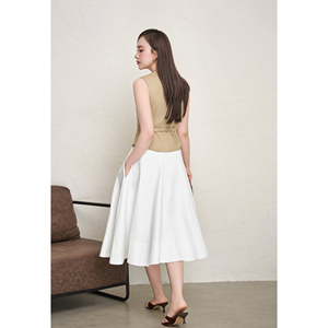Chaleco Corto de Mujer Beige con Botones, Cuello en V, de Tela Peinada Transpirable, Ajustado, Casual, Tipo Ghilet, Proveedor OEM ODM para Trajes - Product Image 5