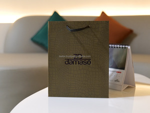 Bolsas de compras de cosméticos Premium de lujo Bolsas de papel de regalos de lujo impresas personalizadas - Product Image 4