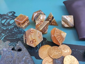 Dés en os polyédriques personnalisés, prêts pour la production, échantillon pour les nouveaux jeux de société, pour fabricants d'accessoires de jeu en gros - Product Image 6