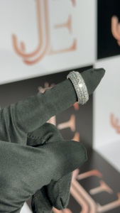 Anillo de Diamante Moissanite de Alta Calidad, Elaborado con Plata de Ley 925, Hermoso Adorno con Incrustaciones de Diamantes, Joyería de Eternidad Completa para Ella - Product Image 3