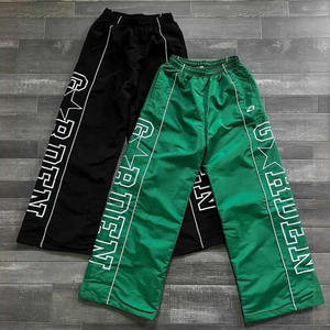 Pantalon de survêtement ample vert personnalisé pour homme, style streetwear Y2K vintage, coupe oversize, joggers hip-hop en nylon - Product Image 2