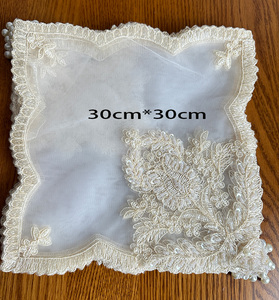 Set di Tovaglie di Lusso in Pizzo con Perline, 16 Pezzi di <span class=keywords><strong>Biancheria</strong></span> da Tavola Vintage Ricamata a Mano con Perle, Tovagliette e Runner - Product Image 4