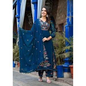 ชุดทางการผ้าจอร์เจียปักลายทำงานด้านล่างกับ dupatta rama - Product Image 1