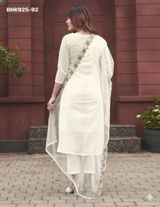 Dernière collection de magnifiques ensembles Kurti en rayonne tissée avec broderies, pantalon et dupatta, fournisseur d'Inde, mode féminine. - Product Image 4