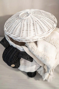 Panier de rangement vintage en rotin naturel en forme de mouton avec couvercle, adorable panier pour enfant en forme d'animal pour chambre d'enfant ou crèche - Product Image 2