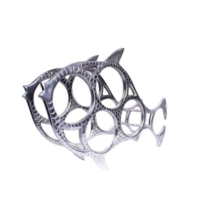 ที่วางขวดไวน์รูปปลา วัสดุอะลูมิเนียมหล่อแบบวินเทจ ดีไซน์ทันสมัยเคลือบนิกเกิลขัดเงา สำหรับใส่ขวดไวน์ 5/6 ขวด วางบนเคาน์เตอร์ เหมาะสำหรับตกแต่งบ้านและบาร์ - Product Image 1