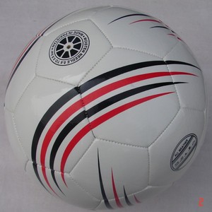 Balón de Fútbol Blanco con Rayas Rojas y Negras, Talla 5, Balón de Entrenamiento Resistente, Hecho en Pakistán - Product Image 1