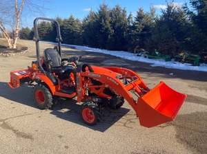 Mini tractor Kubota BX2380 4x4 de 20HP con 3 años de garantía, tractor rojo para jardín Kubota, incluye motor de transmisión por engranajes y caja de cambios. - Product Image 2