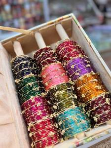 Bracelets Color Pop Kashmiri Raindrop avec incrustations de pierres colorées et coffret assorti de bracelets Ghungroo, lot de 12 douzaines - Product Image 3