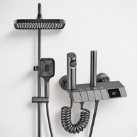 Système de douche haut de gamme gris argenté à affichage numérique avec clavier de piano, pommeau de pluie et douchette à main pour salles de bain d'appartements et d'hôtels