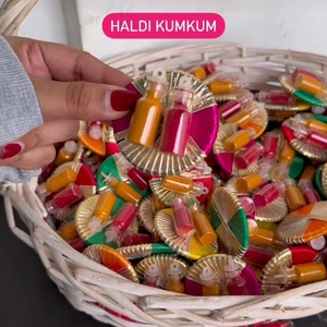 Elegante Set de Regalo Haldi Kumkum, Mini Botellas, Recuerdo Tradicional Festivo para Mujeres, Boda, Makar Sankranti y Ceremonia Pooja - Product Image 1