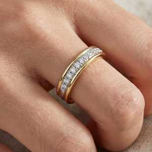 Anillo de media eternidad con diamantes de corte redondo de lujo para unisex, cultivados en laboratorio, con oro sólido de 14K, joyería para fiestas para novias. - Product Image 1
