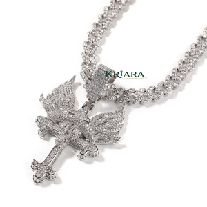 Pendentif Croix avec Ailes en Argent 925 Plaqué Rhodium, Coupe Ronde Brillante, Charme Unisexe de Luxe - Product Image 3