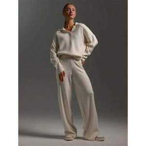 Conjunto Deportivo Personalizado con Estampado Puff, Ropa de Otoño, Estilo Urbano, Pantalones Anchos y Sudadera con Cuello en V para Mujer - Product Image 1