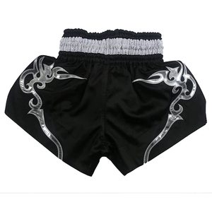 Shorts de Muay Thai noirs en satin pour hommes avec imprimé argenté, taille élastique, taille haute, décontractés et respirants - Product Image 1