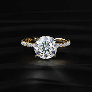 Anillo Solitario de Moissanita Redonda de 3 Quilates Hecho a Mano, Alternativa al Diamante en Oro Amarillo para Fabricantes de Joyas y Comerciantes Globales - Product Image 1