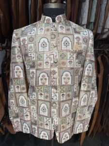 Abrigo de Lujo Estilo Palacio con Bordado Artístico Indo-Occidental, Chaqueta Premium para Novio, Diseño de Moda Real para Bodas - Product Image 4