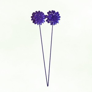 Piquet de jardin décoratif en métal violet motif marguerite, ornement floral vibrant pour pelouse extérieure - Product Image 1