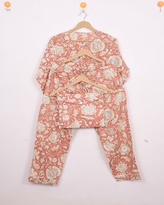 Ensemble de pyjamas en coton imprimé à la main de Jaipur, style vintage, boutonné, respirant, pour l'été - Product Image 6