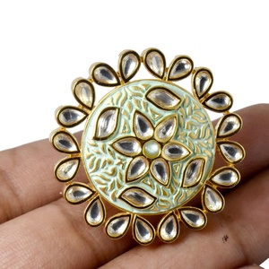 Bague ajustable artisanale en Kundan vert menthe, bijou traditionnel indien pour mariée, idéale pour mariage, cocktail ou soirée. - Product Image 4