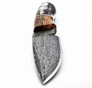 Outil artisanal compact en acier à motifs, manche en bois et corne, pièce de présentation exécutive - Product Image 6