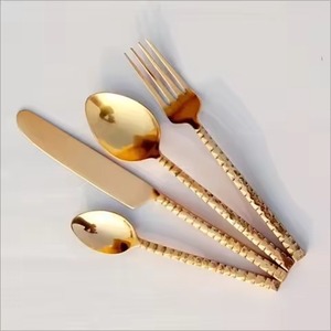 Ensemble de couverts élégants en laiton doré, collection de vaisselle de luxe pour restaurant - Product Image 3