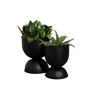 Jardinière artisanale en fer pour un cadeau unique et une décoration intérieure - Product Image 1