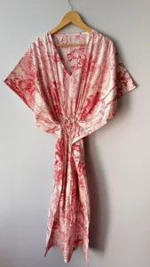 Robe longue bohème en coton blanc à imprimé naturel rouge pour femme, coupe ample, idéale comme tenue de plage ou de villégiature - Product Image 2