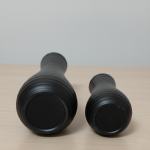 Florero de Metal Negro Mate con Espiral Acanalada, Elegante y Moderno, Hecho a Mano, Centro de Mesa Decorativo para el Hogar, Unidad Individual - Product Image 6