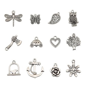 จี้โลหะรูปดอกไม้สีทองสำหรับกระเป๋า พวงกุญแจ ทำเครื่องประดับ และงานฝีมือ แพ็ค 100 กรัม - Product Image 5