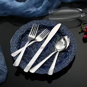 Juego de Cubiertos de Hotel de Primera Calidad, Colección Moderna de Cuchillos, Tenedores y Cucharas de Acero Inoxidable para una Experiencia Gastronómica Excelente - Product Image 4