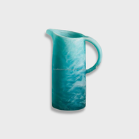 Modèle moderne aqua swirl pichet en résine fabriqué à la main couleur élégante poignée de pichet en verre grande carafe à boissons pots chope de noël