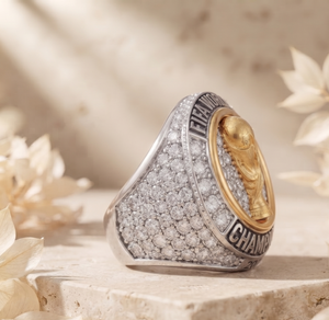 Anillo de Campeonato con Incrustaciones de Diamantes Redondos, Regalo para Fanáticos del Deporte, Anillo de Trofeo de Fútbol de Oro de 14K con Moissanita, Joyería Deportiva para Hombre - Product Image 3