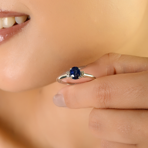 Anillo Apilable Minimalista de Oro Blanco K14 con Zafiro Azul y Diamantes, Joyería para Uso Diario, Venta al Por Mayor, OEM ODM Personalizado - Product Image 2