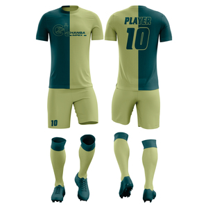 Tenue de football ultime pour l'esprit d'équipe avec options de design personnalisées, vêtements de football professionnels pour la ligue et le club - Product Image 3