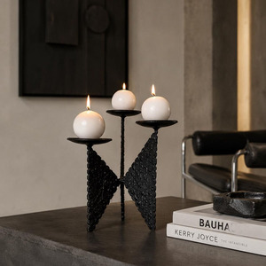 Support de bougie triple en fer texturé noir moderne, sculpture artistique unique, accent de table, décoration intérieure, centre de table - Product Image 6