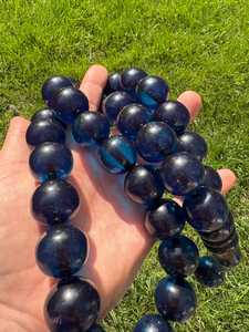 Tesbih Azul Oscuro Hecho a Mano, 33 Cuentas de Resina para Oración Islámica con Borla Plateada, Regalo para Él con Destellos Brillantes para Uso Decorativo - Product Image 4