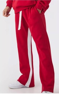 Ensemble de survêtement rouge oversize pour homme – Streetwear minimaliste décontracté avec sweat à capuche en molleton et pantalon de jogging coupe décontractée – Tenue confortable - Product Image 3