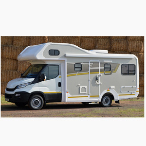 Autocaravana de Lujo con Espacio Cómodo para Dormir y Comer - Product Image 4