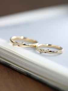 Anillo Fino Minimalista y Delicado de Plata de Ley 925 con Zirconia Creada en Laboratorio y Engaste de Bisel, para Pareja Cristiana, Joyas Kanta Gems - Product Image 6