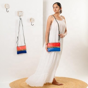 Bolso bandolera con diseño de bota de cuero de ante genuino tostado Vintage para mujer, bolso cruzado con grabado láser, portátil de Invierno para mujer - Product Image 6
