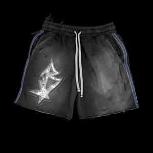 Shorts en molleton de coton premium 320 GSM, gris, avec bande latérale rayée, applique en strass, logo personnalisé, pour femmes - Product Image 1