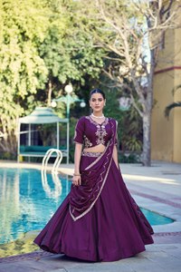 ชุดกระโปรงงานเฉลิมฉลอง Heirloom Rangoli Crush พร้อมผ้าคาดเอวปักเลื่อมระยิบระยับ ผ้าคลุมเจ้าสาวแบบพลิ้วไหว ผ้าสำหรับเสื้อสั่งตัดพิเศษ - Product Image 2