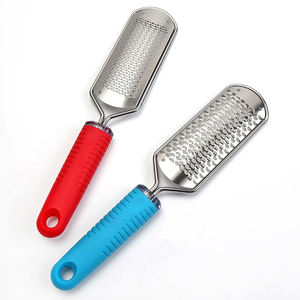 Meilleure Râpe à Pieds Colossale en Acier Inoxydable avec Logo Personnalisé, Lime à Pieds de Haute Qualité, Outil de Pédicure Efficace pour l'Élimination des Peaux Mortes - Product Image 1