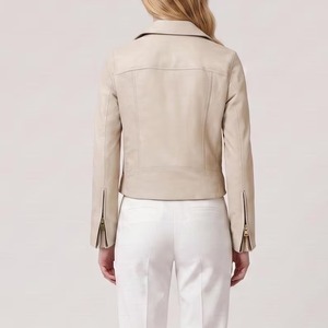 Chaqueta de cuero beige para mujer, estilo motero, corta, de piel de oveja - Product Image 3