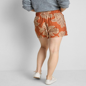 Shorts tendance pour femmes, imprimé floral orange, taille élastique, tissu confortable, séchage rapide, shorts décontractés pour femmes - Product Image 2